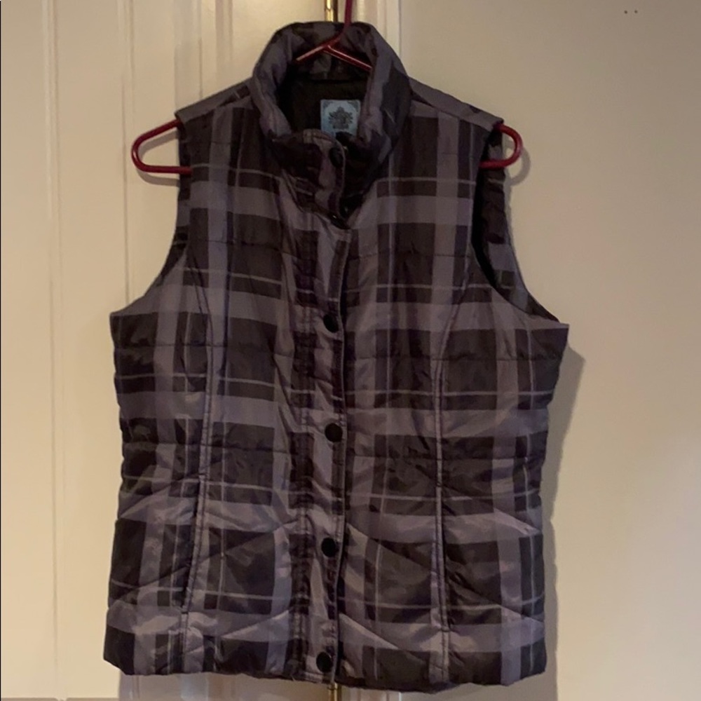 Izod plaid puffer vest, Medium
